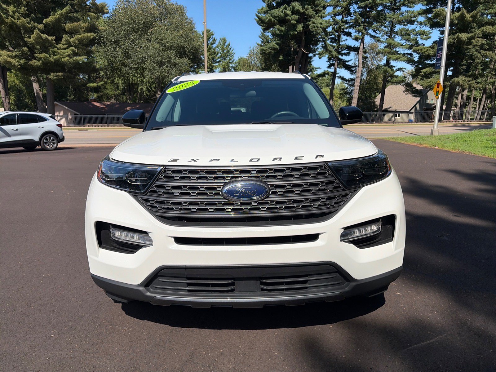 Used 2023 Ford Explorer XLT w/ Equipment Group 202A AWD/4WD image 2