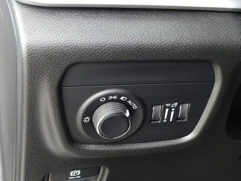 New 2025 Jeep Grand Cherokee Laredo image 18