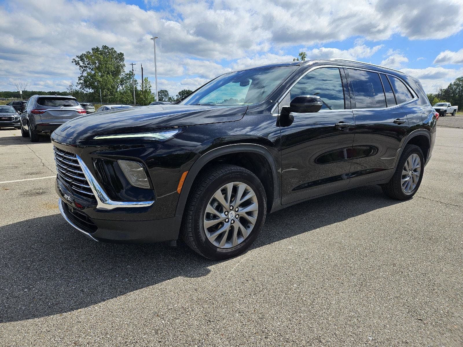 Used 2026 Buick Enclave Preferred AWD/4WD image 3