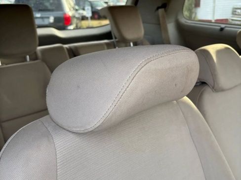 Used 2015 Kia Sedona LX w/ LX Convenience Package image 38