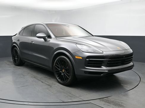 Used 2021 Porsche Cayenne S w/ Premium Package Plus AWD/4WD image 2