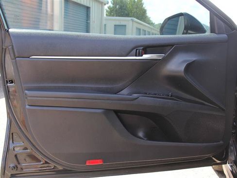 Used 2022 Toyota Camry SE w/ Cold Weather Package FWD image 15