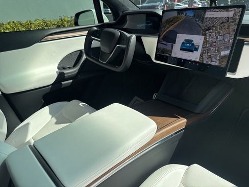 Used 2022 Tesla Model X image 14