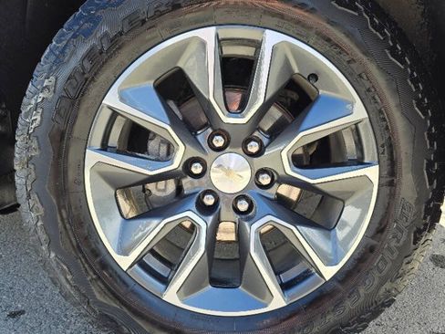 Used 2023 Chevrolet Silverado 1500 LT AWD/4WD image 12