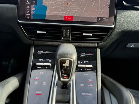 Used 2021 Porsche Cayenne AWD/4WD image 34