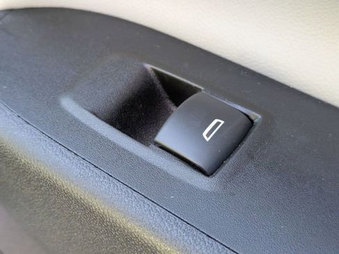 Certified 2022 Chevrolet Equinox LT w/ Driver Convenience Package image 36