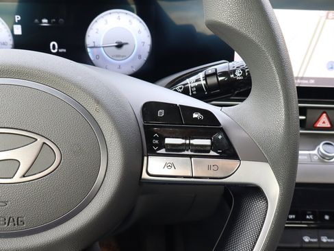 Used 2024 Hyundai Elantra SEL image 25