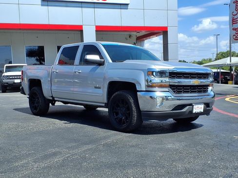 Used 2018 Chevrolet Silverado 1500 LT w/ Texas Edition RWD image 4