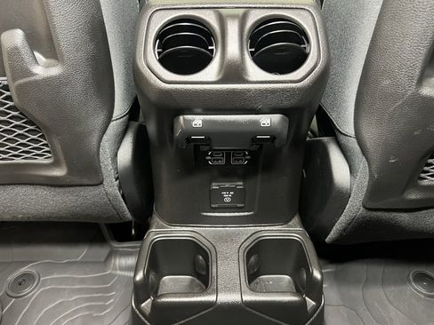 Used 2024 Jeep Wrangler Unlimited Rubicon w/ Technology Group image 23