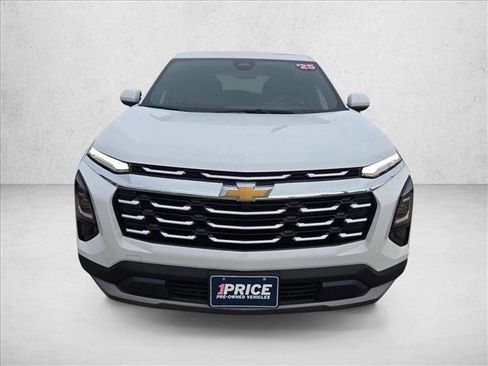 Used 2025 Chevrolet Equinox LT AWD/4WD image 2