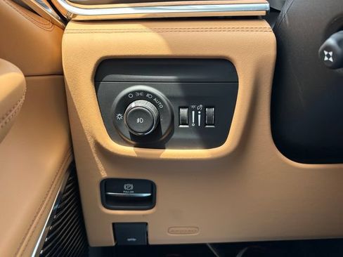 Used 2025 Jeep Grand Cherokee L Summit AWD/4WD image 36