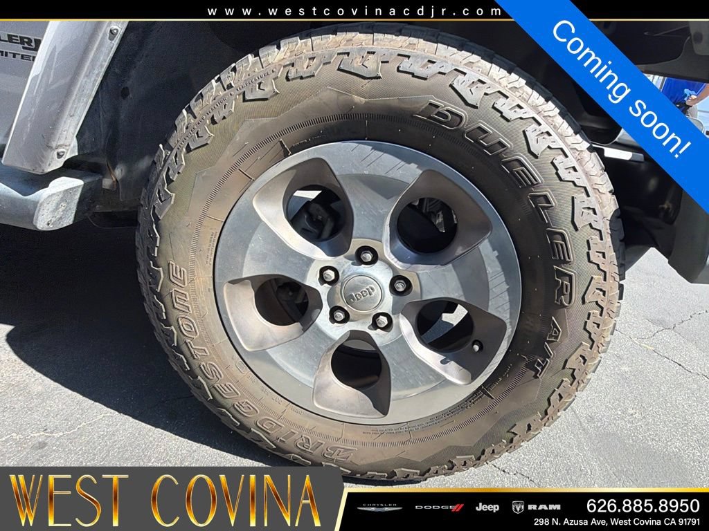 Used 2018 Jeep Wrangler Unlimited Sahara w/ Connectivity Group AWD/4WD image 5
