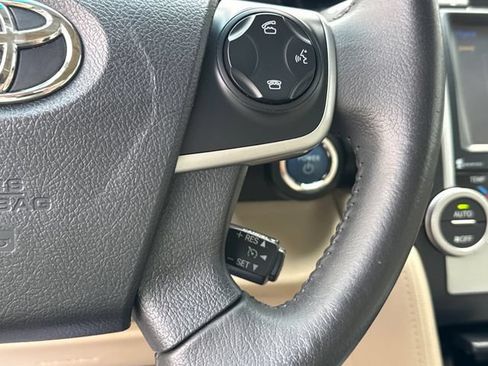 Used 2014 Toyota Camry XLE w/ Moonroof Package FWD image 34