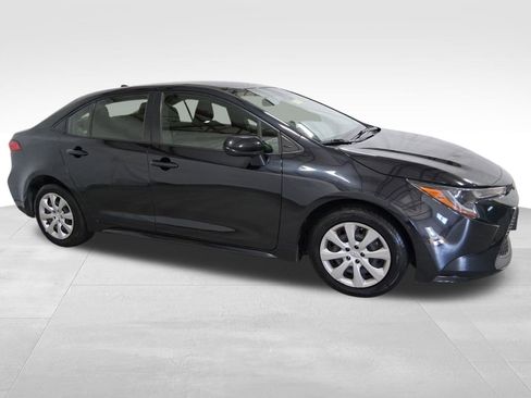 Used 2022 Toyota Corolla LE FWD image 3