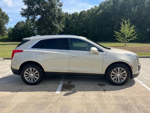 Used 2017 Cadillac XT5 Luxury w/ Driver Awareness Package AWD/4WD image 11