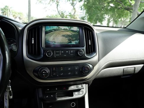 Used 2018 GMC Canyon Denali image 4