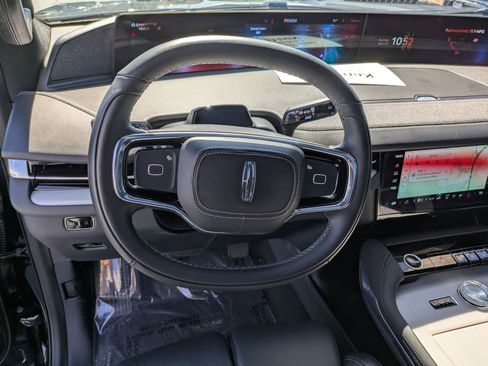 Used 2025 Lincoln Navigator Reserve w/ Jet Appearance Package AWD/4WD image 17