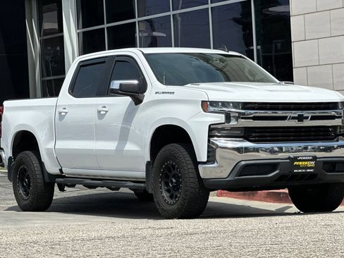 Used 2021 Chevrolet Silverado 1500 LT RWD image 2