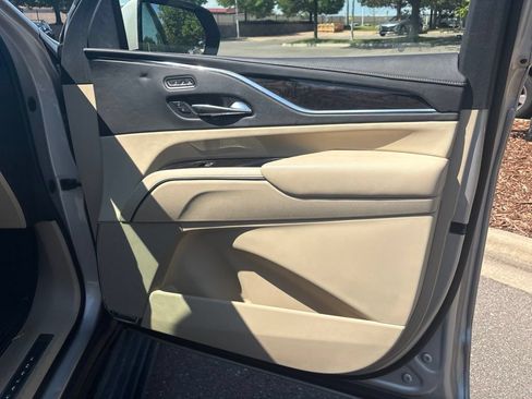 Used 2021 Cadillac Escalade ESV Premium Luxury w/ Driver Assist Tech Package AWD/4WD image 28