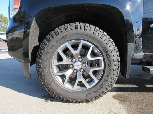 Used 2022 GMC Canyon AT4 image 9