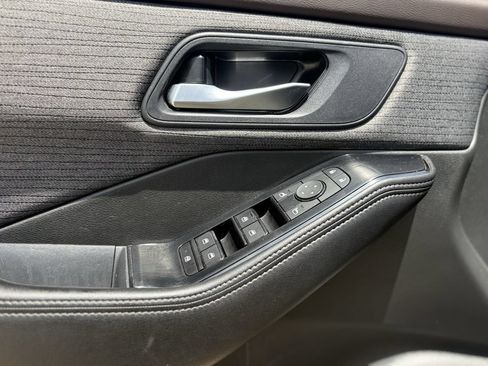 Used 2023 Nissan Rogue SV AWD/4WD image 11