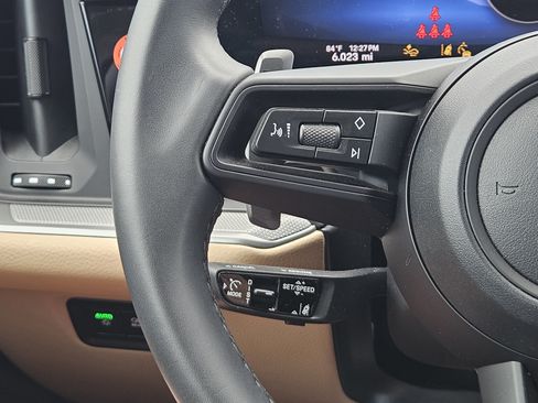 Certified 2026 Porsche Cayenne AWD/4WD image 26