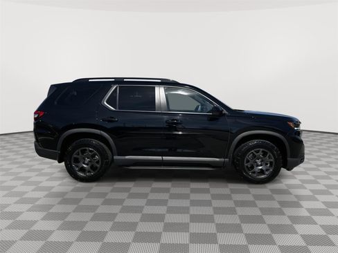 Certified 2024 Honda Pilot TrailSport image 5