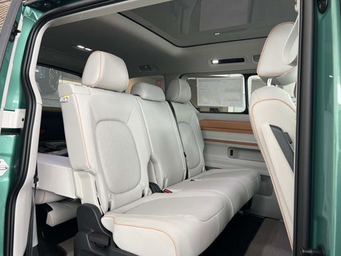 New 2025 Volkswagen ID. Buzz 1st Edition RWD image 30