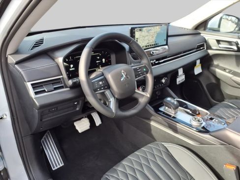 New 2025 Mitsubishi Outlander SEL image 17