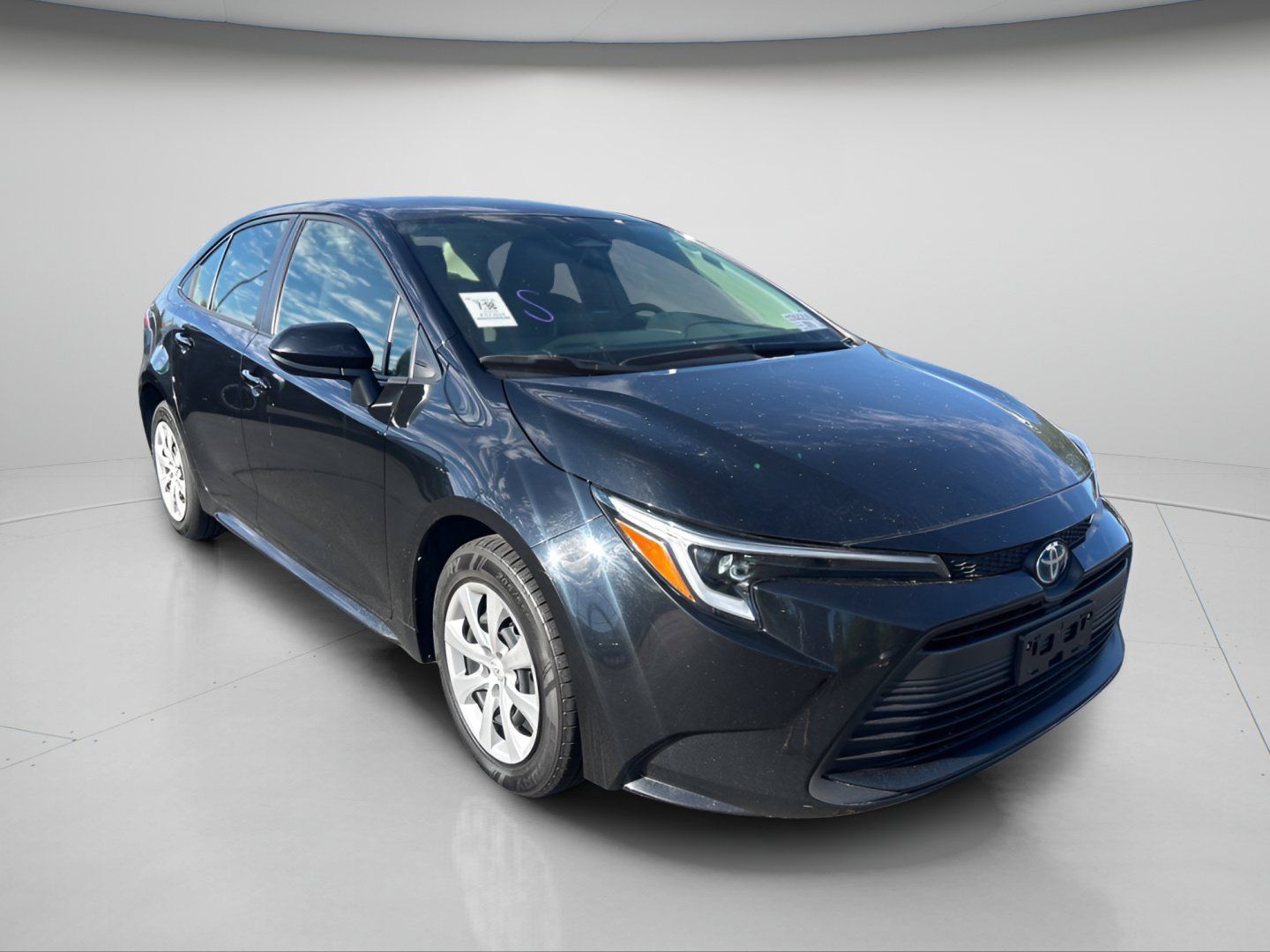 Used 2024 Toyota Corolla LE FWD image 3