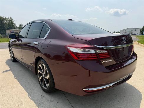 Used 2017 Honda Accord EX image 5