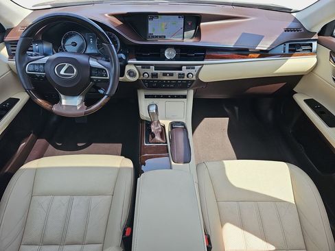 Used 2016 Lexus ES 350 w/ Luxury Package w/Wood Trim FWD image 10