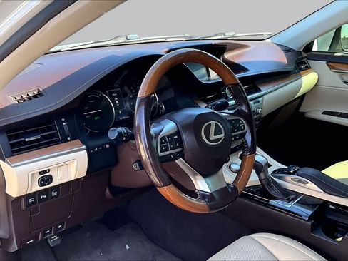 Used 2016 Lexus ES 300h w/ Navigation System Package FWD image 17