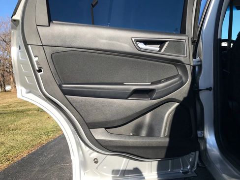 Used 2018 Ford Edge SE image 33