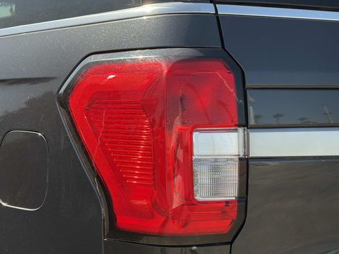 Used 2024 Ford Expedition XLT RWD image 8