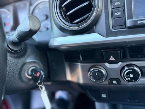 Used 2016 Toyota Tacoma TRD Sport image 27