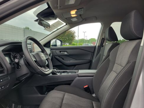 Used 2025 Nissan Rogue SV FWD image 15
