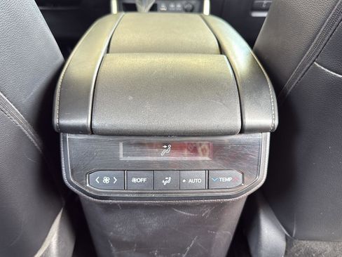 Used 2022 Toyota Highlander XLE image 38