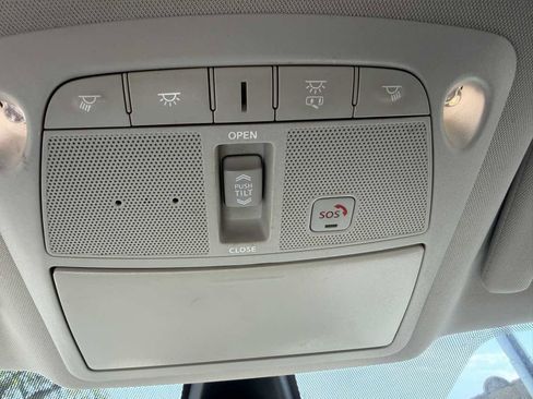 Used 2022 Nissan Maxima SL FWD image 40