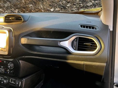 Used 2020 Jeep Renegade Latitude image 15