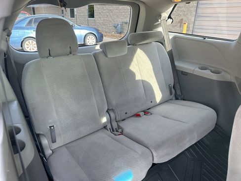 Used 2013 Toyota Sienna LE FWD image 27