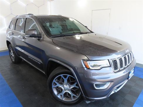 Used 2018 Jeep Grand Cherokee Limited AWD/4WD image 5