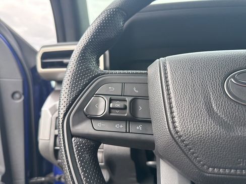 Used 2025 Toyota Tacoma SR5 image 10