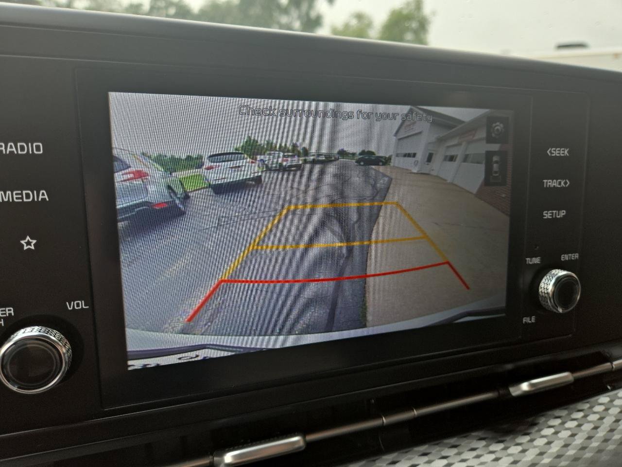 Used 2022 Kia Carnival LX FWD image 28