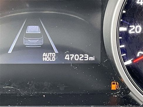 Used 2023 Kia Carnival LX image 20