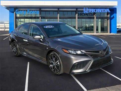 Used 2023 Toyota Camry SE image 1