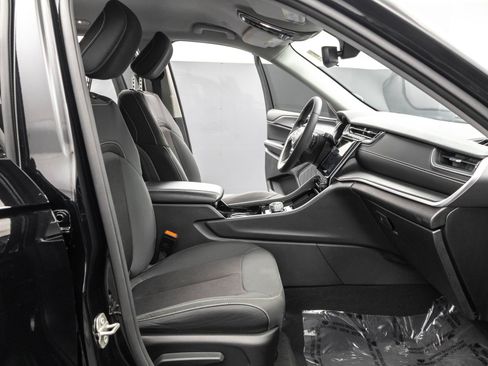 Used 2023 Jeep Grand Cherokee Laredo w/ Luxury Tech Group I image 39