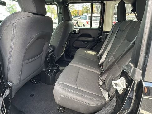 Used 2020 Jeep Wrangler Unlimited Sahara AWD/4WD image 13