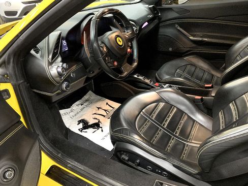 Used 2017 Ferrari 488 Spider image 15