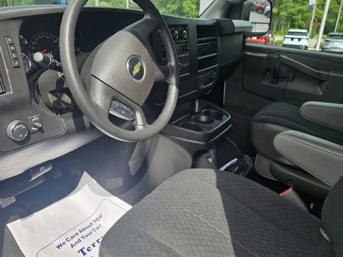 Used 2025 Chevrolet Express 2500 w/ Driver Convenience Package RWD image 10